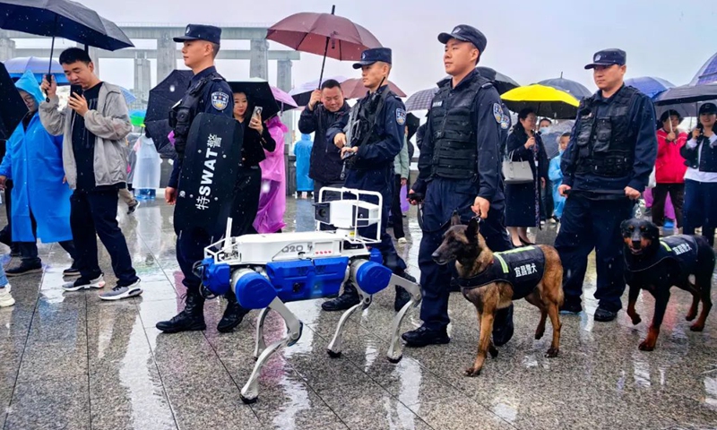 Robot police dog 