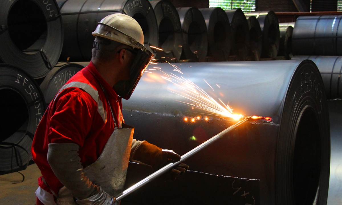 A Serbian worker of HBIS Serbia, wearing protective masks, make steel in the plant. Photo: Courtesy of HBIS Serbia