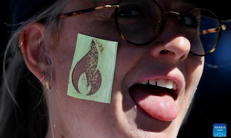 A woman waits for the arrival of the Olympic Flame at the old port in Marseille, southern France, May 8, 2024.(Photo: Xinhua)
