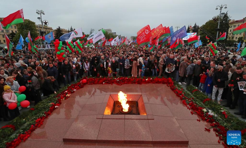People lay flowers during a commemorative event in Minsk, Belarus, on May 9, 2024. Belarus hosted a series of commemorative events on Thursday, dedicated to the 79th anniversary of the Victory of the Soviet Union in the Eastern Front of World War II.(Photo: Xinhua)