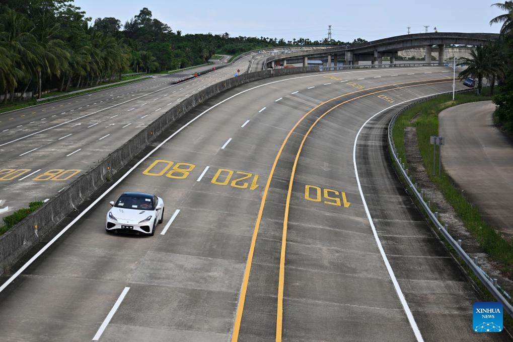 A car is being tested on high-speed road in Qionghai, south China's Hainan Province, May 7, 2024. The earliest automobile test site in China is in Qionghai City. Every year, hundreds of cars are transported here to be tested before hitting the market. (Photo: Xinhua)