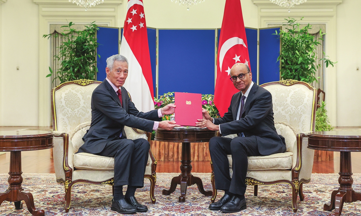 Singapore's President Tharman Shanmugaratnam (right) receives a letter of intent to resign from Singapore's Prime Minister Lee Hsien Loong at the Istana in Singapore on May 13, 2024. ?Lee and his government will resign on May 15 and he advised the president to invite Lawrence Wong to form the next government. Photo: VCG