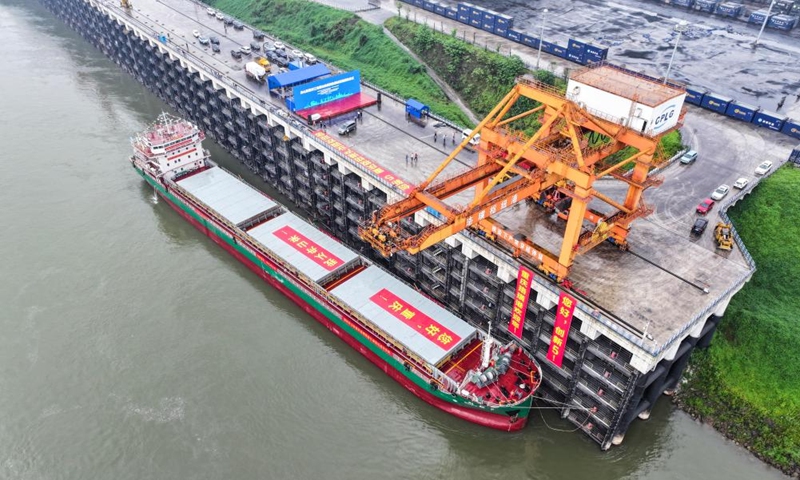An aerial drone photo taken on May 11, 2024 shows the Innovation 5 vessel arriving at Jiangjin Luohuang Port in southwest China's Chongqing. This 10,000-tonne-class sea-going vessel arrived in southwest China's Chongqing Municipality on Wednesday, becoming the first ship of its size to sail into the upper reaches of the Yangtze River. Photo: Xinhua