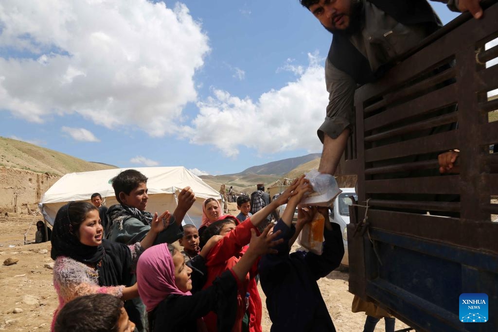 Children crowd beside a vehicle loading flood-relief materials in Borka District, north Afghanistan's Baghlan Province, May 12, 2024. About 40,000 children have lost their homes in north Afghanistan's Baghlan province as heavy downpours and floods lashed the province and other regions on Friday, global charity Save the Children said Monday.(Photo: Xinhua)