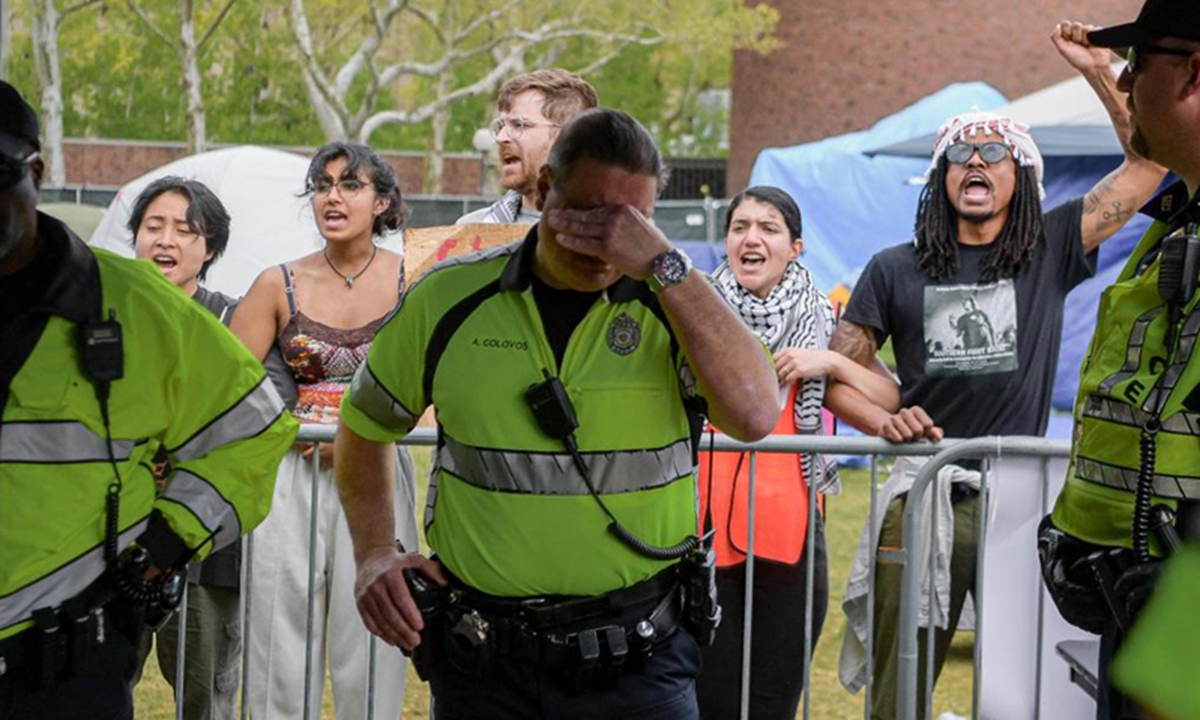 Protesters confront with the police at a pro-Palestinian protest on the campus of the Massachusetts Institute of Technology in Cambridge, Massachusetts, the United States, on May 6, 2024.(Photo: Xinhua)