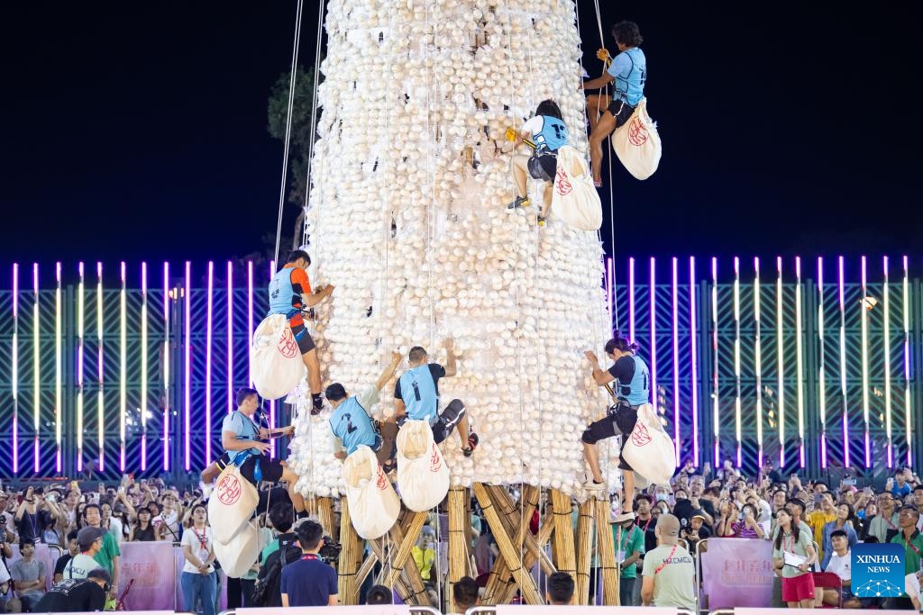 This photo taken on May 16, 2024 shows a bun scrambling competition during the Bun Festival in Cheung Chau island, Hong Kong, south China. The Bun Festival, one of Hong Kong's most colorful cultural celebration events, has been on China's national list of intangible cultural heritage since 2011. For residents of Cheung Chau, this is an important annual event. This year's Bun Festival started on May 12 and will last until May 16.(Photo: Xinhua)