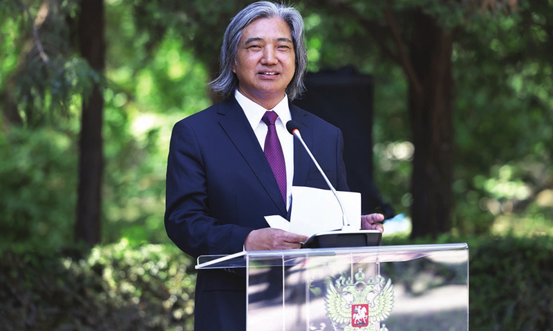 Wu Weishan, director of the National Art Museum of China speaks during the ceremony at the Russian Embassy in Beijing on May 15. Photo: Courtesy of the National Art Museum of China