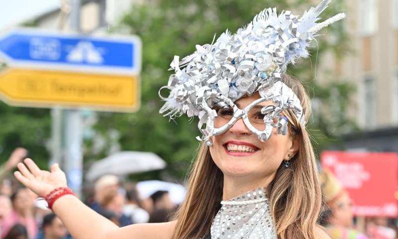 A reveler attends a parade during the Carnival of Cultures Festival in Berlin, Germany, May 19, 2024. Thousands of performers from nearly 60 teams participated in the parade on Sunday. Photo: Xinhua