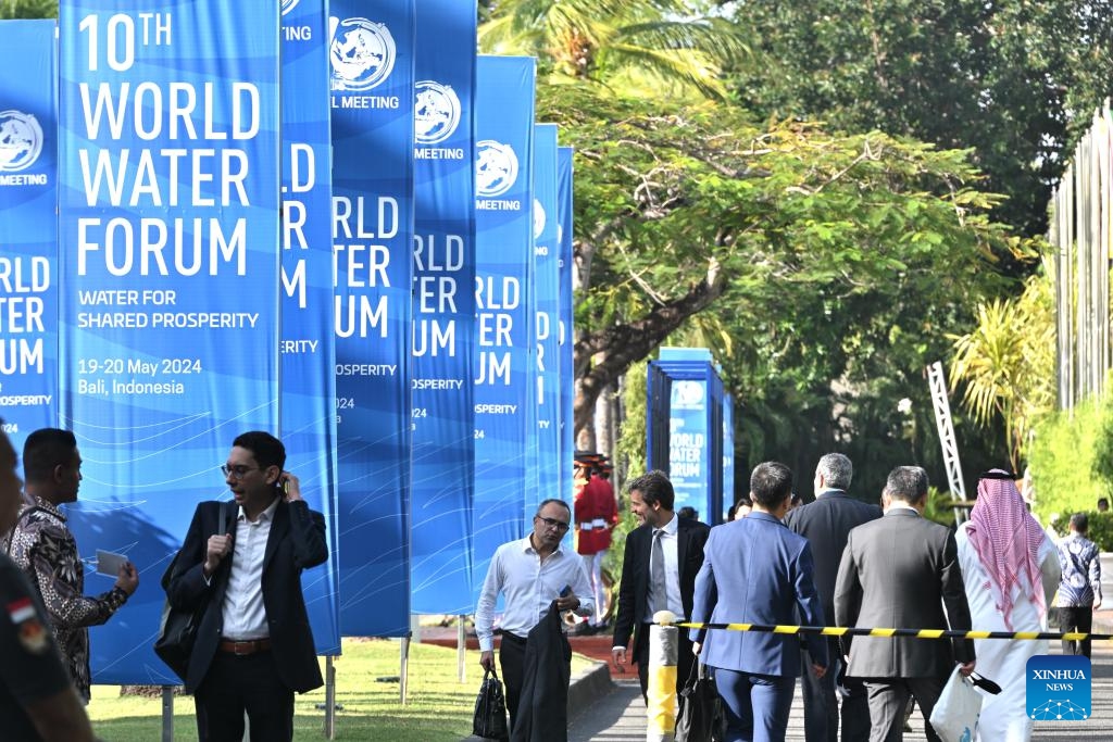 Delegates walk to attend the opening ceremony of the 10th World Water Forum at Nusa Dua, Bali, Indonesia, May 20, 2024. The 10th World Water Forum under the theme of Water for Shared Prosperity officially opened on Indonesia's island of Bali on Monday.(Photo: Xinhua)