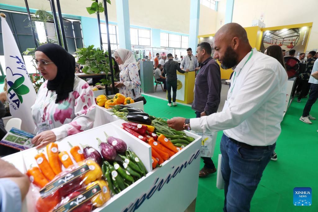 People visit the International Exhibition for Agriculture, Livestock and Agribusiness in Algiers, Algeria, on May 21, 2024. The exhibition is held here from May 20 to May 23 with the participation of around 700 exhibitors.(Photo: Xinhua)