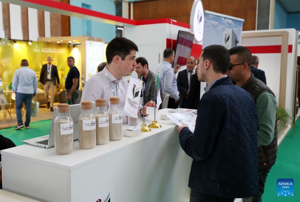 People visit the International Exhibition for Agriculture, Livestock and Agribusiness in Algiers, Algeria, on May 21, 2024. The exhibition is held here from May 20 to May 23 with the participation of around 700 exhibitors.(Photo: Xinhua)