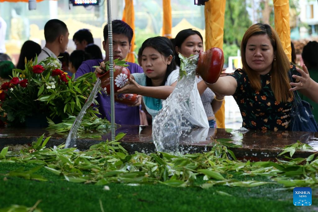 People water a Bodhi tree on the Fullmoon Day of Kason at the Botahtaung Pagoda in Yangon, Myanmar, May 22, 2024.(Photo: Xinhua)