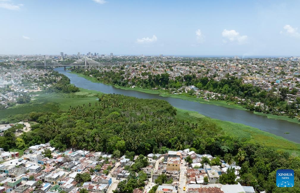 An aerial drone photo taken on May 21, 2024 shows a river in Santo Domingo, the Dominican Republic. Abundant tourism resources make the city attractive to tourists.(Photo: Xinhua)