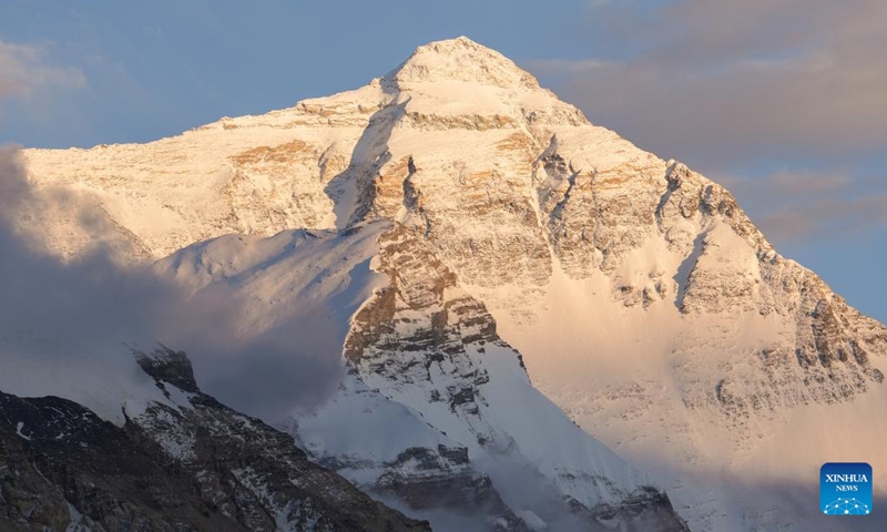 This photo taken on May 21, 2024 from the Mount Qomolangma base camp in Tingri County of Xigaze City in southwest China's Xizang Autonomous Region shows a view of Mount Qomolangma at sunset.(Photo: Xinhua)