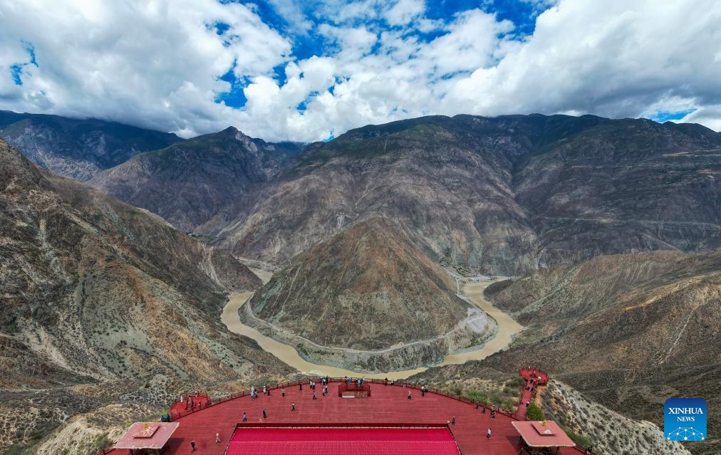 An aerial drone photo taken on May 22, 2024 shows a bend of the Jinsha River, the upper section of the Yangtze River, in southwest China.(Photo: Xinhua)