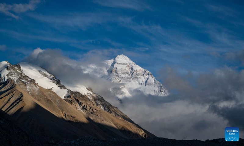 This photo taken on May 21, 2024 shows a view of Mount Qomolangma in southwest China's Xizang Autonomous Region. The Mount Qomolangma National Park has entered peak tourism season. From Jan. 1 to May 20 this year, the Mount Qomolangma scenic spot has received about 136,000 tourists. (Photo:Xinhua)