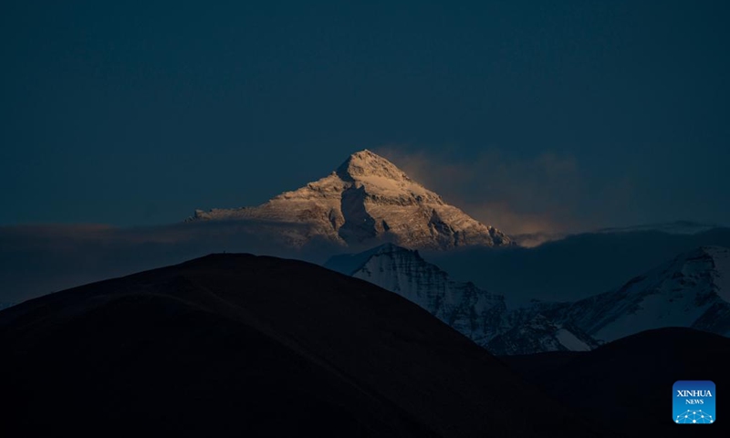 This photo taken on May 19, 2024 shows a view of the Mount Qomolangma at sunset in southwest China's Xizang Autonomous Region. The Mount Qomolangma National Park has entered peak tourism season. In 2023, the scenic spot had received about 464,000 tourists, and saw its ticket revenue totaling 110 million yuan (about 15.2 million U.S. dollars). (Photo: Xinhua)