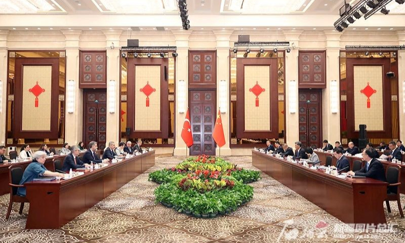 Senior officials of Northwest China’s Xinjiang Uygur Autonomous Region, including the regional Party chief Ma Xingrui and Erkin Tuniyaz, chairman of the regional government, meet with the visiting Turkish Foreign Minister Hakan Fidan and his delegation in Urumqi, Xinjiang on June 5, 2024. Photo: Xinjiang Daily
