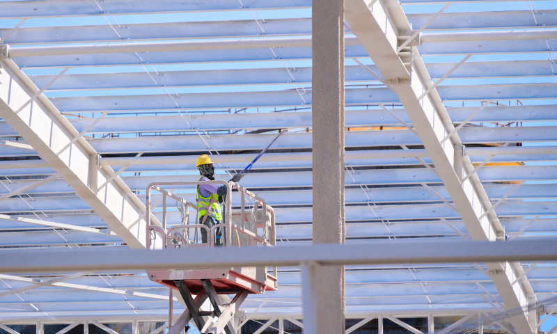 A worker constructs a plant to produce and process dephenolized cottonseed protein in Hutubi county, Northwest China's Xinjiang Uygur Autonomous Region, on July 28, 2024. The plant, scheduled to be put into operation in October, can process 26,600 tons of cottonseed oil and 76,000 tons of dephenolized cottonseed protein annually. Photo: VCG