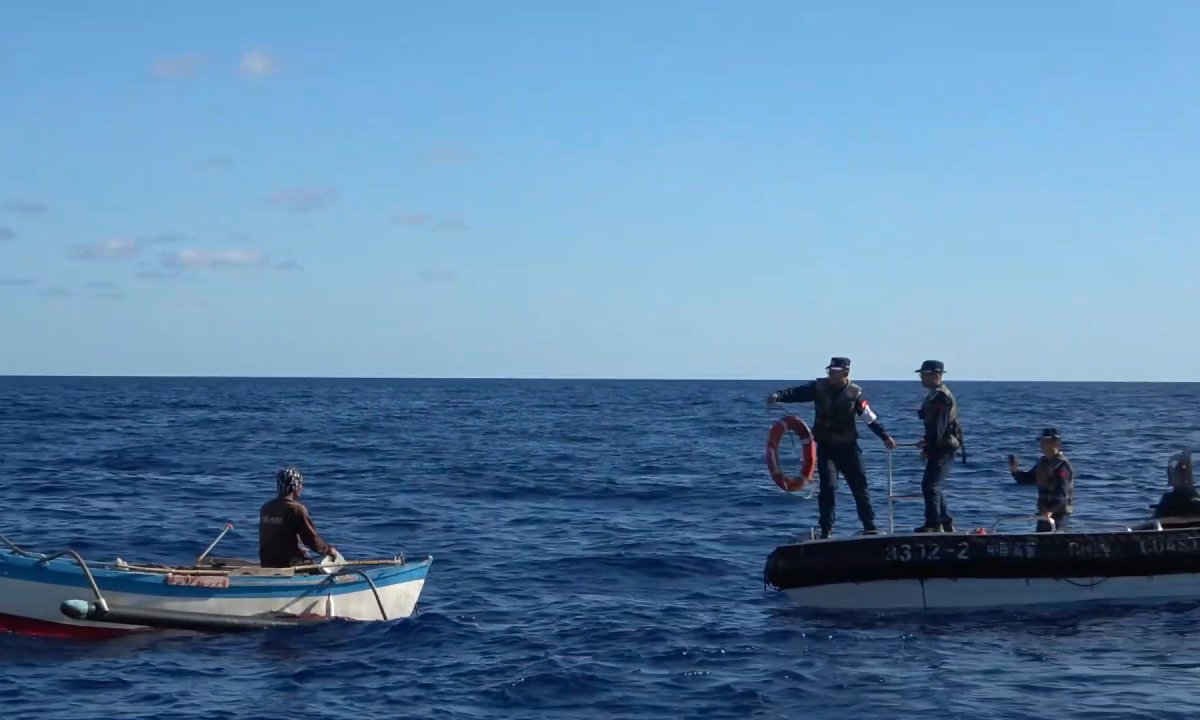A China Coast Guard (CCG) vessel in patrol helps rescue a Philippine fishing boat in distress in the waters near China’s Huangyan Dao, also known as Huangyan Island, in the South China Sea on June 29, 2024. Photo: Courtesy of China Coast Guard