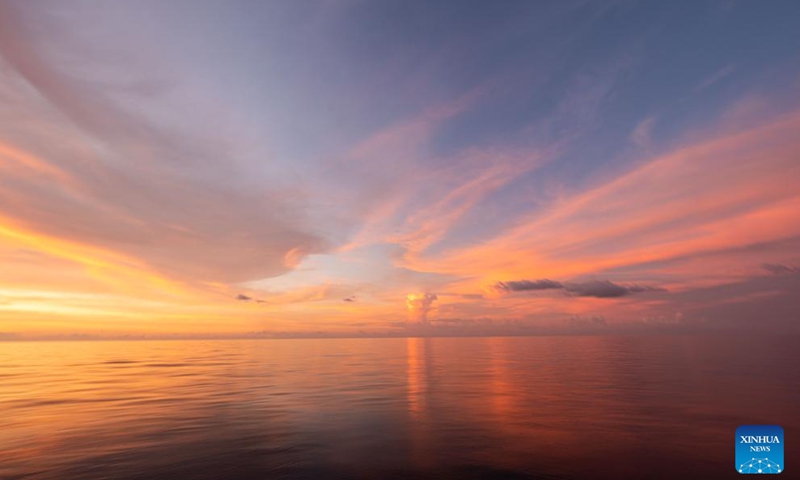 This photo taken on May 1, 2024 shows a view at dusk in the South China Sea. The calm sea, colorful clouds, starry night sky, magnificent sunrise and sunset unfold slowly like a picture scroll in the South China Sea.(Photo: Xinhua)