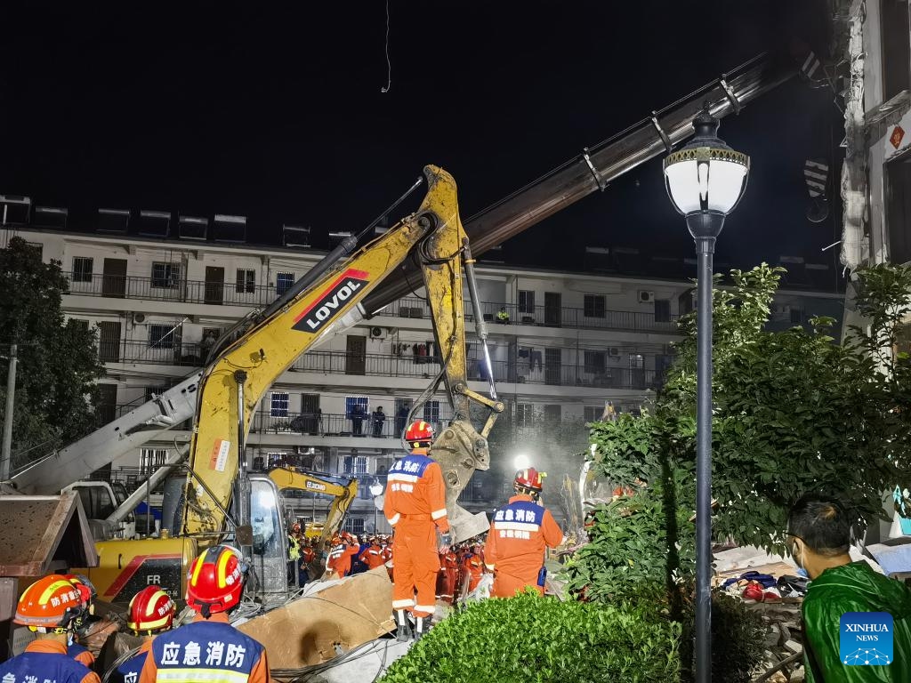 Rescuers carry out search and rescue operations at the site of a building collapse in Datong Township of Tongling City, east China's Anhui Province, on May 27, 2024.(Photo: Xinhua)