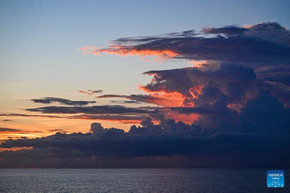 This photo taken on May 5, 2024 shows the sunset glow in the South China Sea. The calm sea, colorful clouds, starry night sky, magnificent sunrise and sunset unfold slowly like a picture scroll in the South China Sea(Photo: Xinhua)
