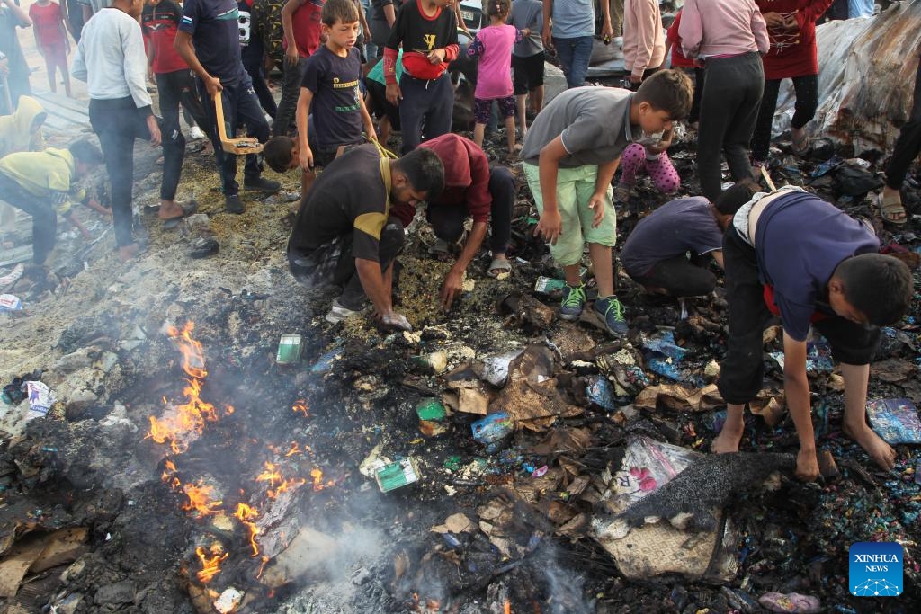 People are seen at the site of an Israeli strike on a camp for displaced people in Rafah in the southern Gaza Strip, May 27, 2024. At least 40 people were killed and some others injured on Sunday evening in Israel's bombing of tents in northwestern Rafah, the southernmost city of the Gaza Strip, the Palestinian official news agency WAFA reported.(Photo: Xinhua)