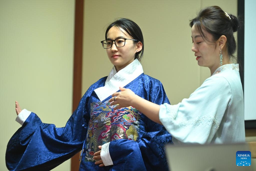 Chu Yan (R), a professor at the Beijing Institute of Fashion Technology, gives a lecture titled Chinese Stories -- Dialogue with the World through the Beauty of Chinese Clothing in Valletta, capital of Malta, on May 27, 2024.(Photo: Xinhua)