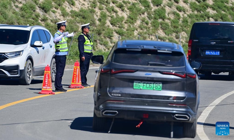 Traffic police are on duty at a service area along the Duku Highway in Usu City, northwest China's Xinjiang Uygur Autonomous Region, June 1, 2024. (Photo: Xinhua)