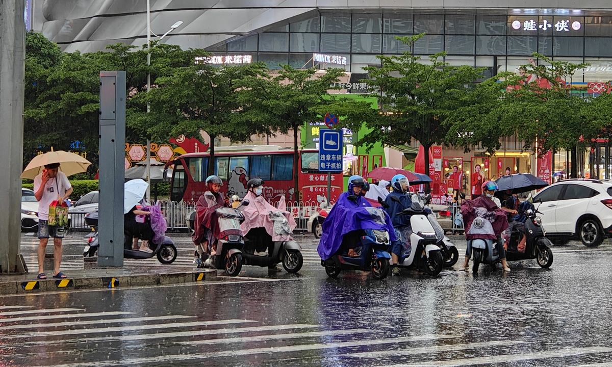 Residents drive in heavy rain in Guangzhou, South China's Guangdong Province on June 1, 2024. Photo: VCG
