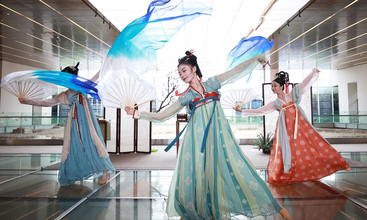 Performers in <em>hanfu</em>, a traditional garment of the Han ethnic group, dance at the Great Bao'en Temple Ruins Museum. Photo: IC