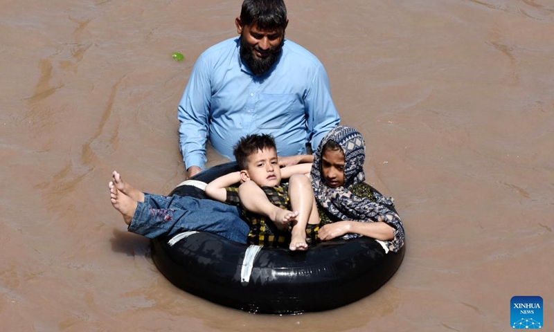 People cool off themselves during a heat wave in a canal in Lahore, Pakistan on June 2, 2024. (Photo: Xinhua)