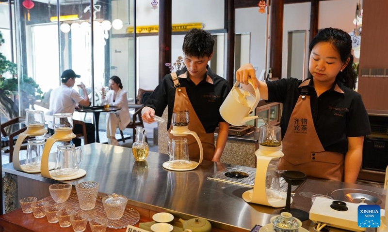 Tea mixologists make beverages at a shop in Huangshan City, east China's Anhui Province, May 23, 2024. (Photo: Xinhua)