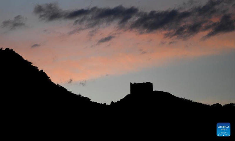 This photo taken on May 31, 2024 shows the Great Wall at dusk in Shixia Village in Yanqing District of Beijing, capital of China. Shixia Village in Yanqing District of Beijing was first built in the Ming Dynasty (1368-1644) and was once an important pass in the north of Juyongguan section of the Great Wall. (Photo: Xinhua)