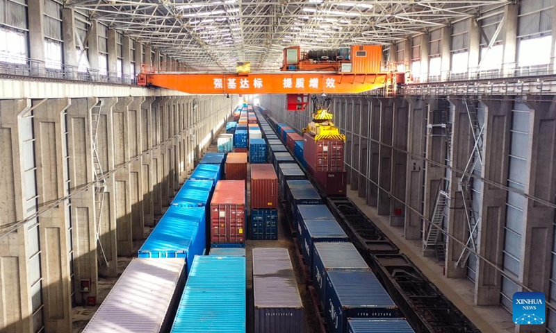 A crane operates at the load-transfer yard of Alataw Pass in northwest China's Xinjiang Uygur Autonomous Region, May 25, 2024. The Horgos Port and the Alataw Pass, two major railway ports in northwest China's Xinjiang Uygur Autonomous Region, have handled more than 6,400 China-Europe (Central Asia) freight train trips since the beginning of this year, according to China Railway Urumqi Group Co., Ltd. (Photo: Xinhua)