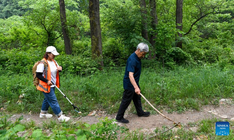 Mei Jingtian (R) and Liu Hongyan are on their way to patrol the Great Wall in Shixia Village in Yanqing District of Beijing, capital of China, May 23, 2024. (Photo: Xinhua)