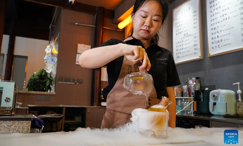 A tea mixologist makes a beverage at a shop in Huangshan City, east China's Anhui Province, May 23, 2024. (Photo: Xinhua)