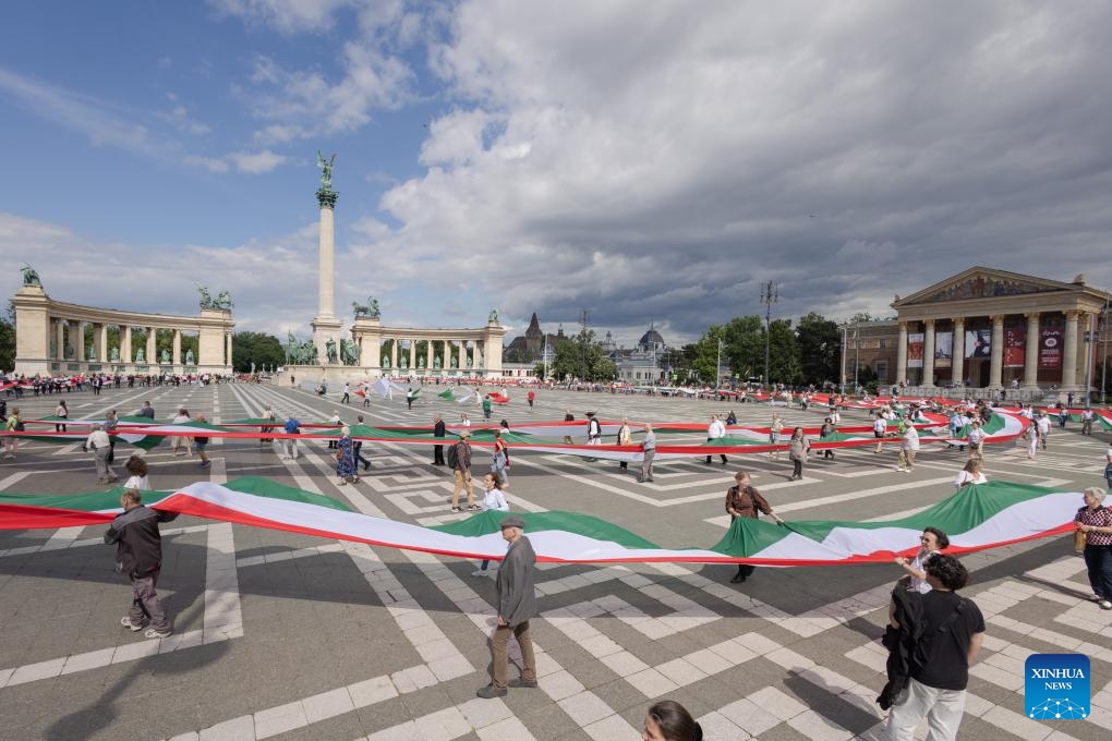People march with a 1,848-meter-long Hungarian flag to celebrate the Day of National Unity in Budapest, Hungary, on June 2, 2024. June 4 marks Hungary's Day of National Unity.(Photo: Xinhua)