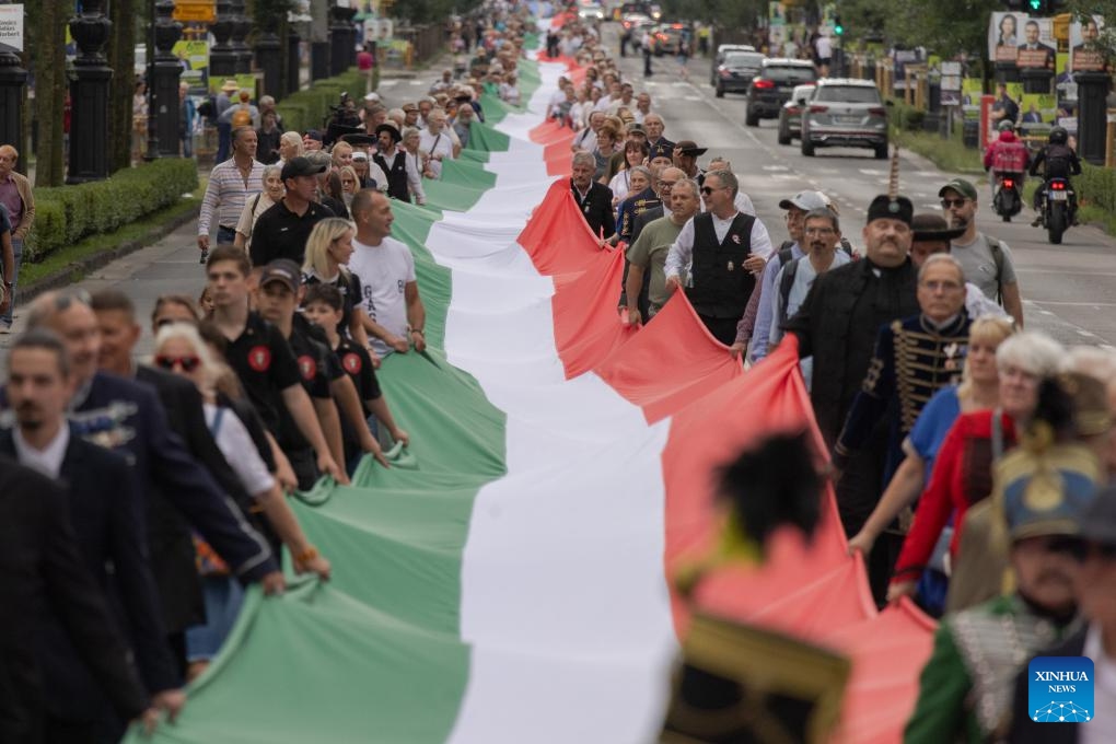 People march with a 1,848-meter-long Hungarian flag to celebrate the Day of National Unity in Budapest, Hungary, on June 2, 2024. June 4 marks Hungary's Day of National Unity.(Photo: Xinhua)