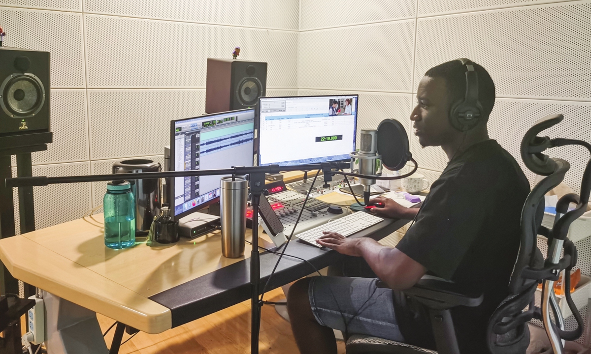 Swahili language dubbing actor Alex Herbert Shogotera at work in Beijing on May 28, 2024 Photo: Hu Yuwei/GT