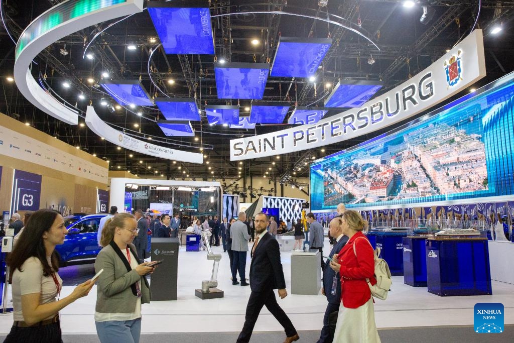 People visit an exhibition hall of the 27th St. Petersburg International Economic Forum (SPIEF) in St. Petersburg, Russia, June 5, 2024. The 27th SPIEF opened here on Wednesday with the participation of delegates from 139 countries and regions. The forum, with the theme of The Formation of New Areas of Growth as the Cornerstone of a Multipolar World will focus on key economic issues facing Russia, emerging markets, and the world, according to the organizer.(Photo: Xinhua)