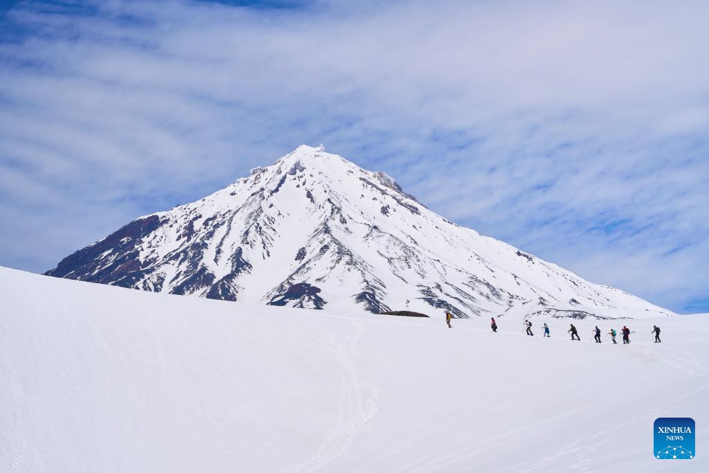 Tourists climb a snow-covered volcano in Kamchatka, Russia, June 4, 2024.(Photo: Xinhua)