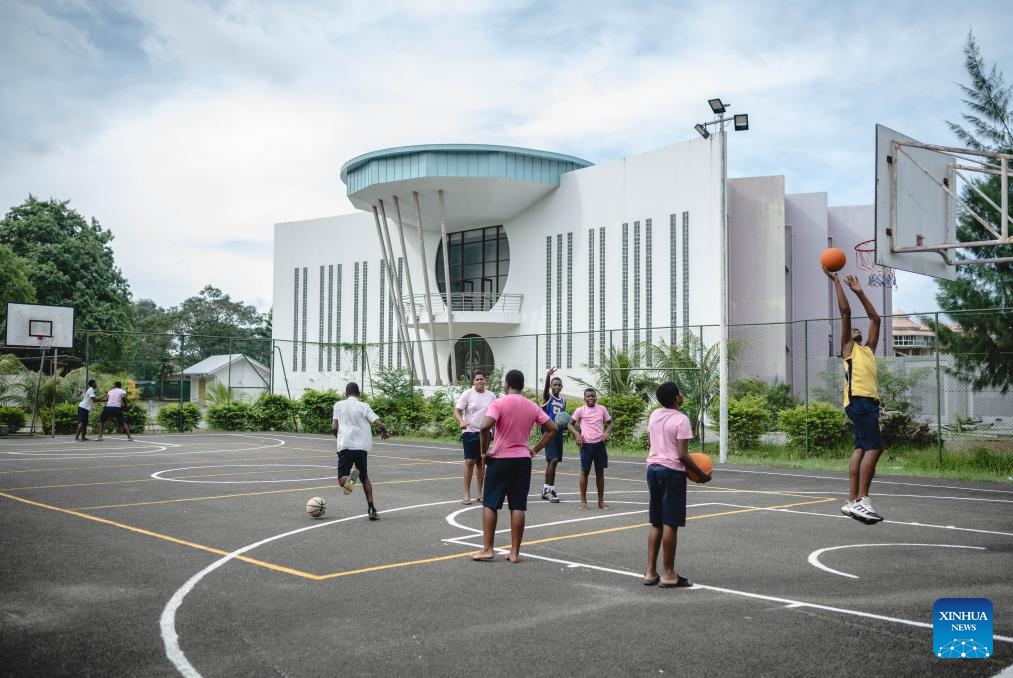 People play basketball in Victoria, the capital of Seychelles, June 4, 2024.(Photo: Xinhua)