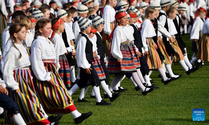 People in traditional Estonian folk costumes take part in a dance celebration in Johvi, Estonia on June 8, 2024. More than 1,200 folk dancers from about 100 troops took part in the celebration. (Photo: Xinhua)