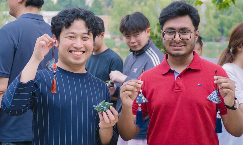 International students display zongzi and fragrance sachets at Tianjin University in north China's Tianjin Municipality, June 6, 2024. (Photo: Xinhua)