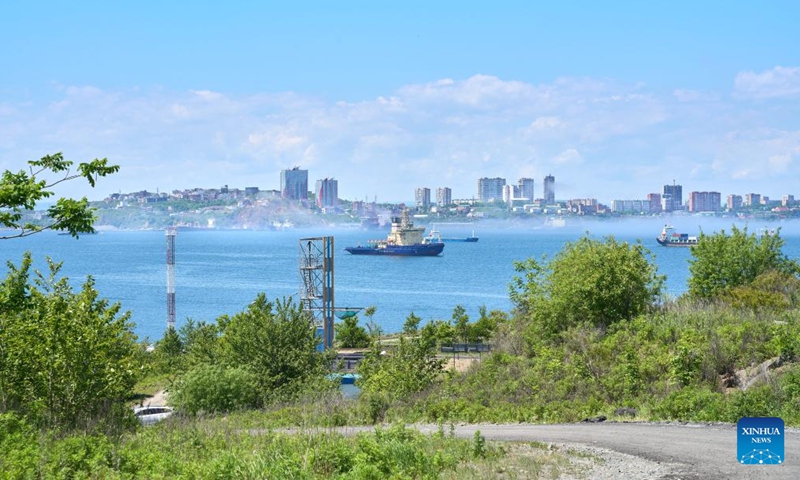 This photo taken on June 10, 2024 shows advection fog in downtown Vladivostok, Russia. (Photo: Xinhua)