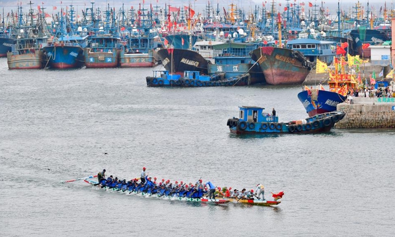 Contestants participate in a dragon boat race at a fishing port in Lianjiang County, southeast China's Fujian Province, June 11, 2024. (Photo: Xinhua)