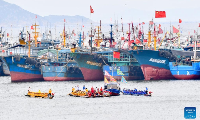 Contestants gather to participate in a dragon boat race at a fishing port in Lianjiang County, southeast China's Fujian Province, June 11, 2024. (Photo: Xinhua)
