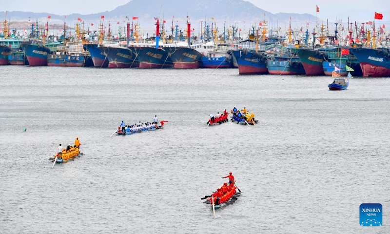 Contestants gather to participate in a dragon boat race at a fishing port in Lianjiang County, southeast China's Fujian Province, June 11, 2024. (Photo: Xinhua)